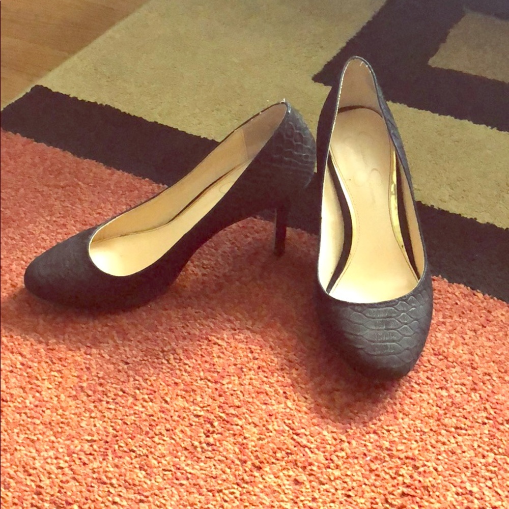Jessica Simpson pumps